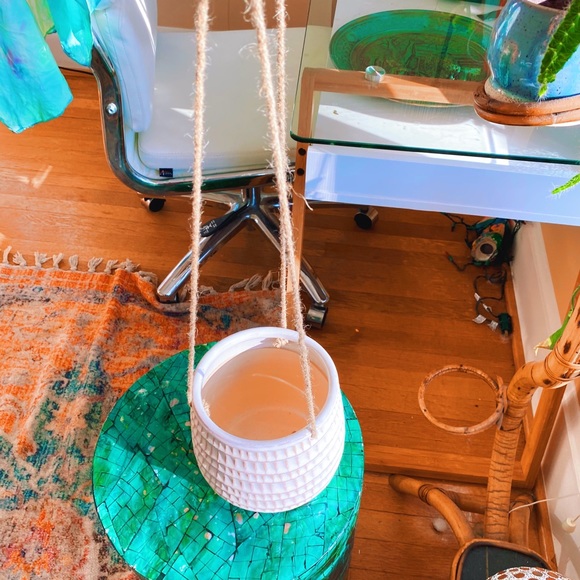 Handmade by Me White Beachy Plant Hanger 🐉🔮 - Picture 9 of 10